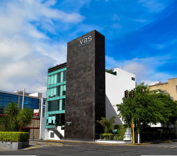 Fachada de las oficinas corporativas de VAS Válvulas y Actuadores en Tlalnepantla Centro, Estado de México.
